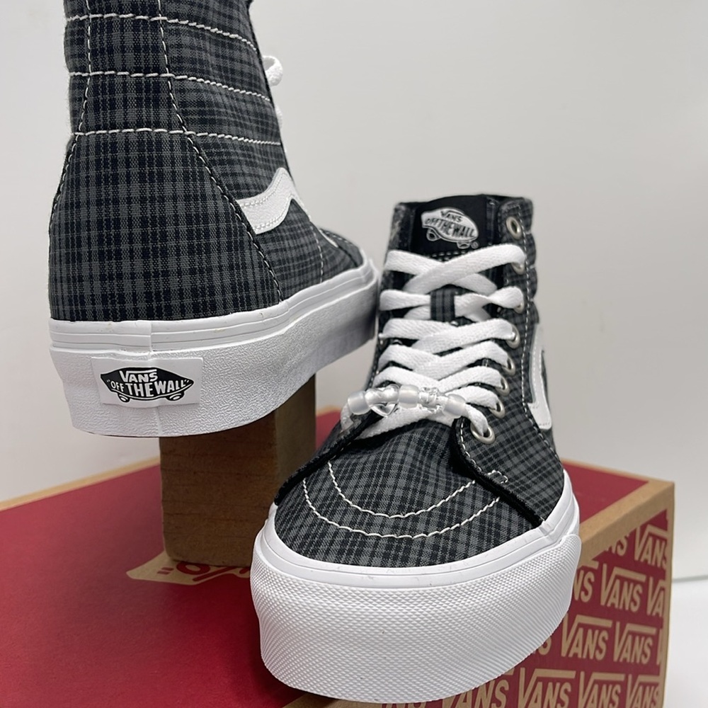 Vans WMNS Sk8-Hi Tapered Uv Beads Black
VN0009QPBM8
Sneakers - Picture 8 of 16